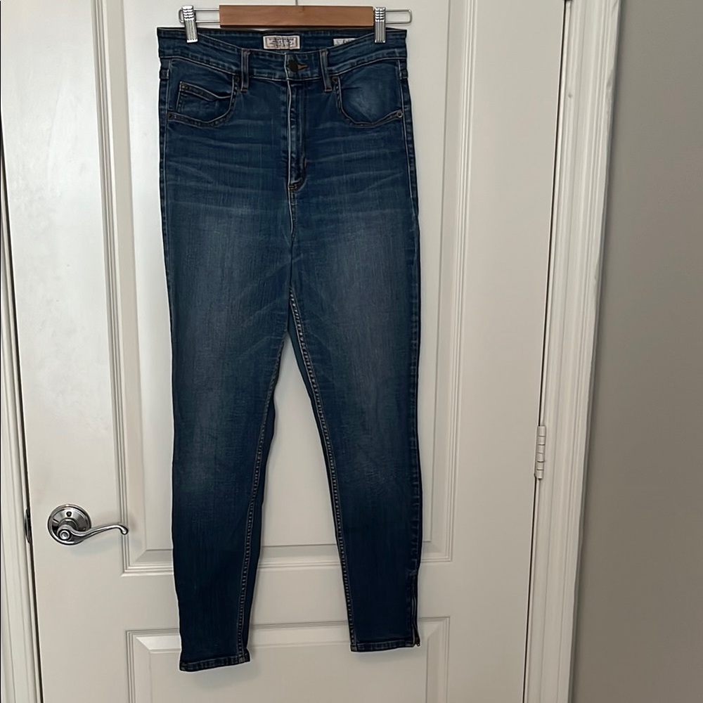 Guess High Rise Blue Jeans with Tapered Zippered Leg